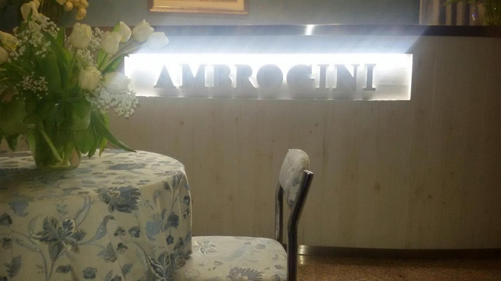 Hotel Ambrogini Монтекатини Терме Екстериор снимка